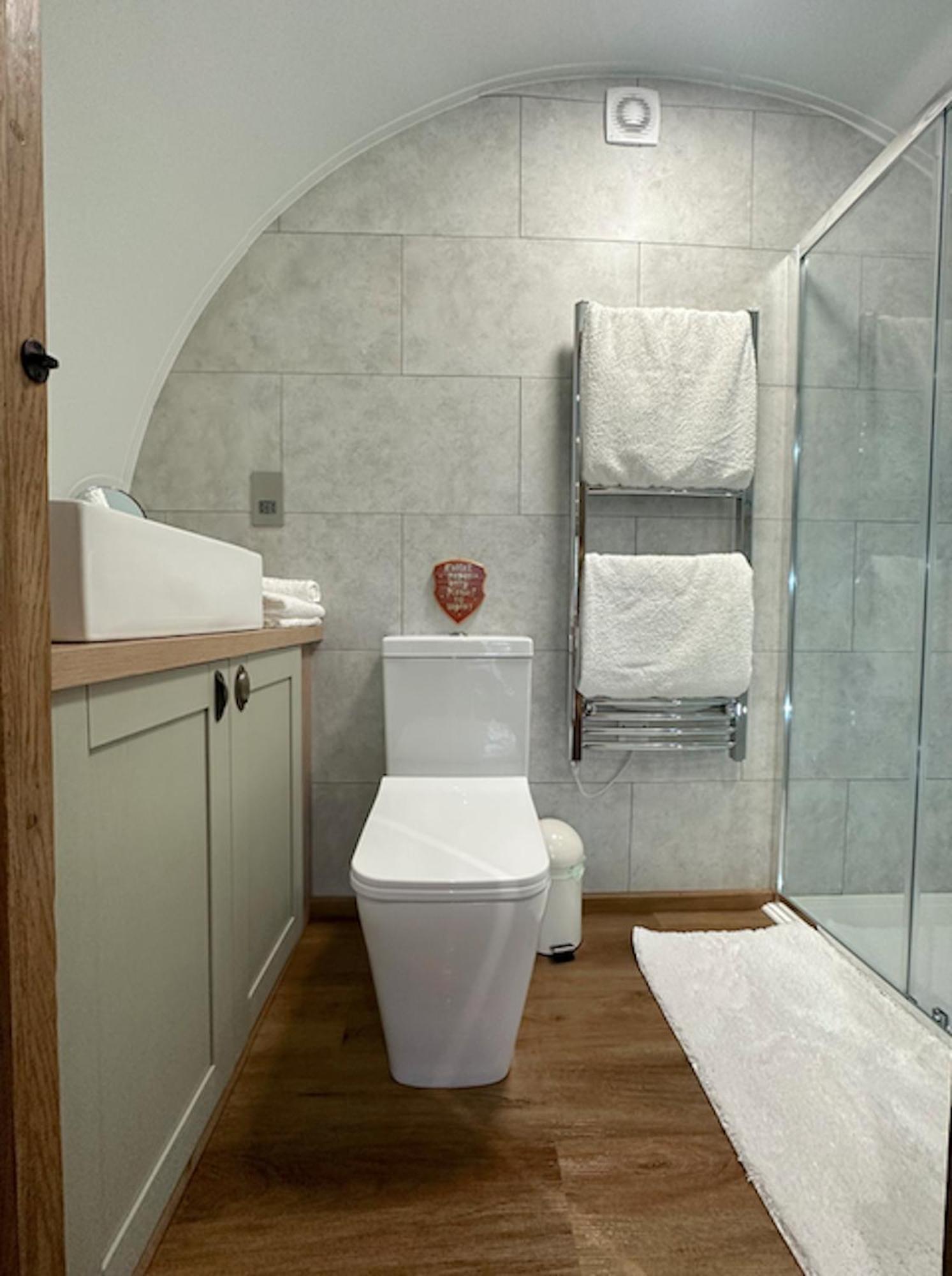 Romantic Rural Break In Countryside Castle Grounds Private Retreat Wizards Rest Apartment